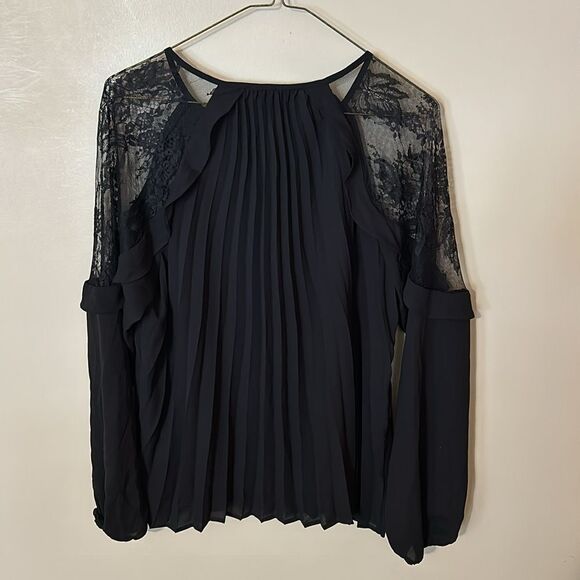 Express Pleated Lace Shoulder Crew Neck Long Sleeve Blouse Top Black M NWT - Picture 4 of 5
